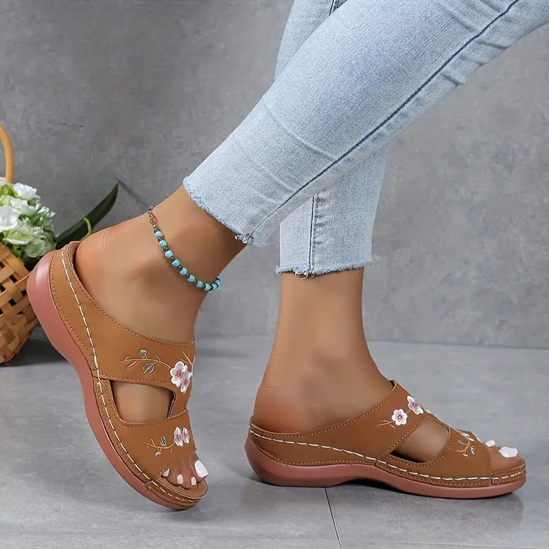 Anne | Embroided Orthopedic Sandals