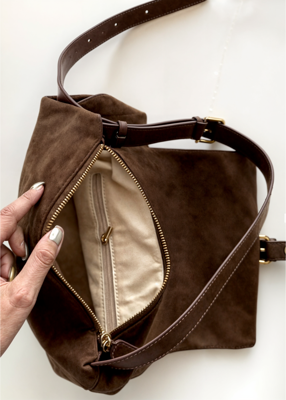 Lucy | Elegant Suede Crossbody Bag