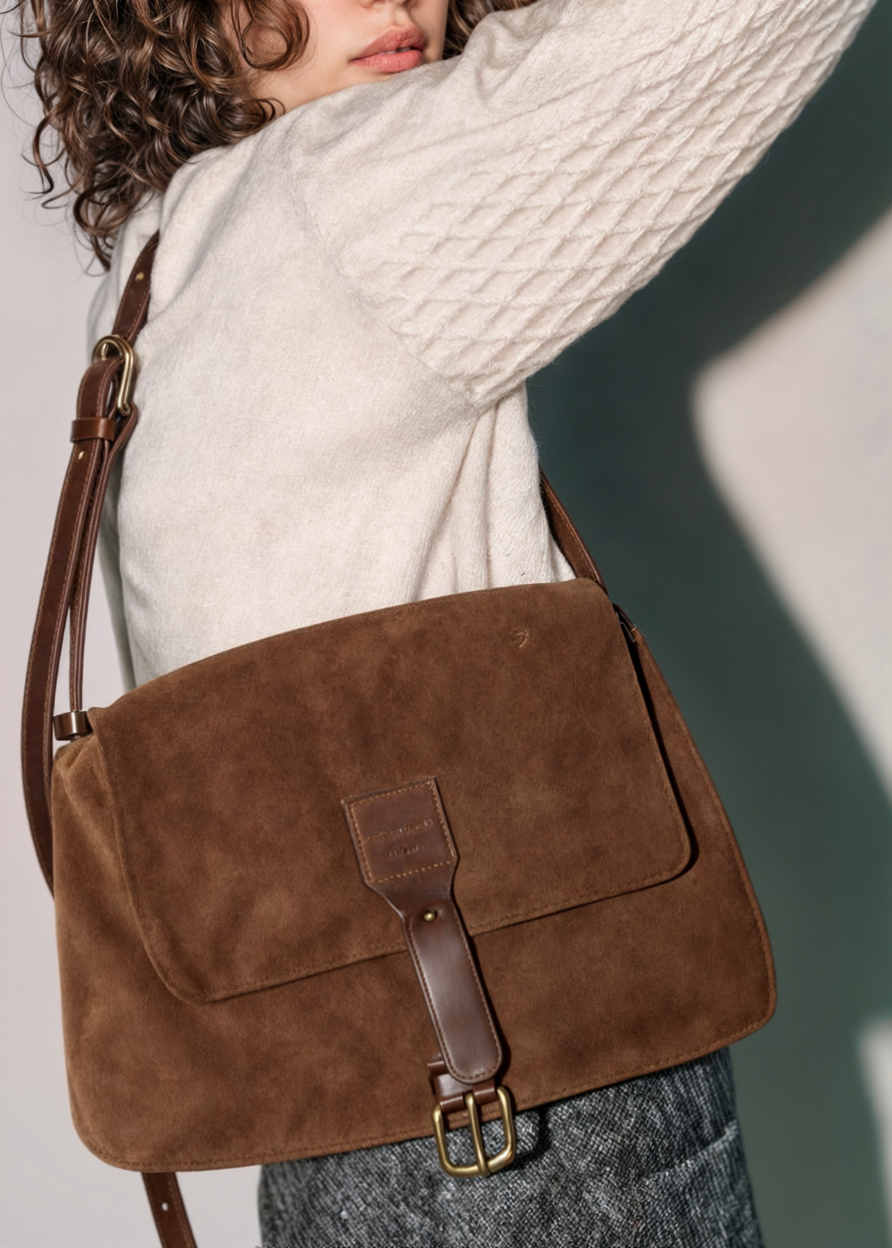 Lucy | Elegant Suede Crossbody Bag